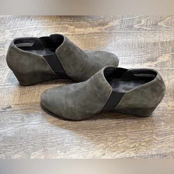 Vionic Charcoal Wedge Shoes - Picture 1 of 4
